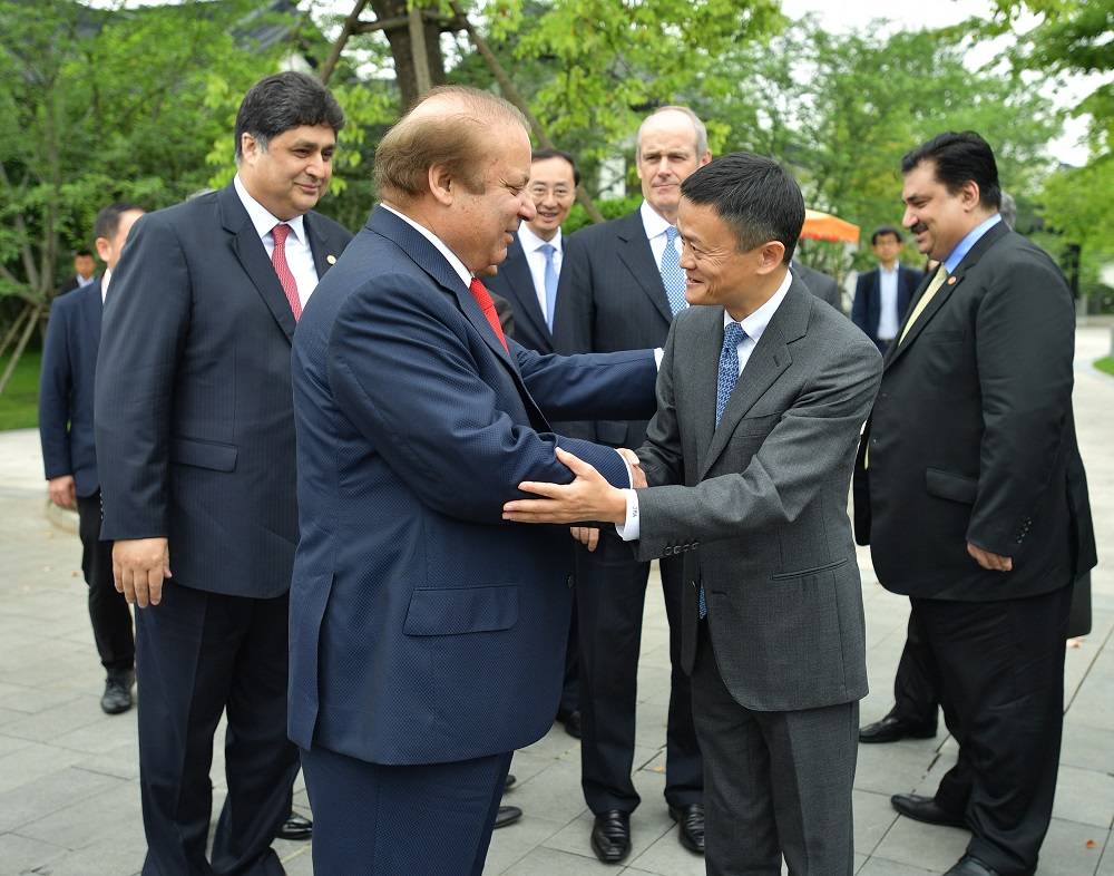 巴基斯坦總理謝里夫在「一帶一路」國際合作高峰論壇領導人圓桌峰會之後，到阿里巴巴杭州西溪園區與阿里巴巴集團董事局主席馬雲見面。