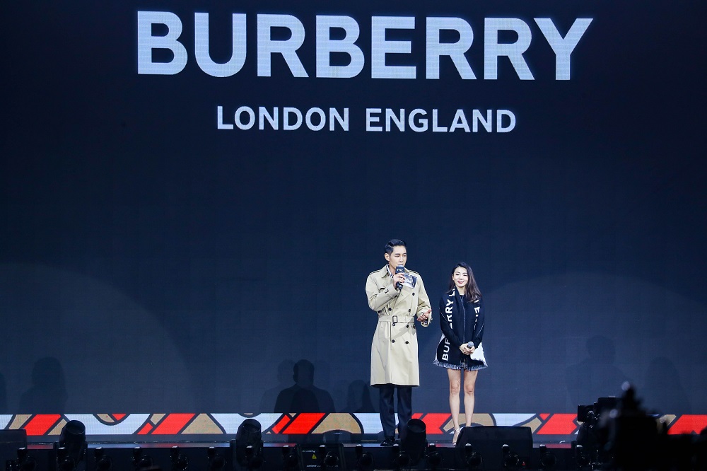 Burberry 新任創意總監Riccardo Tisci以這次的潮流盛典作為其第一場作品秀。