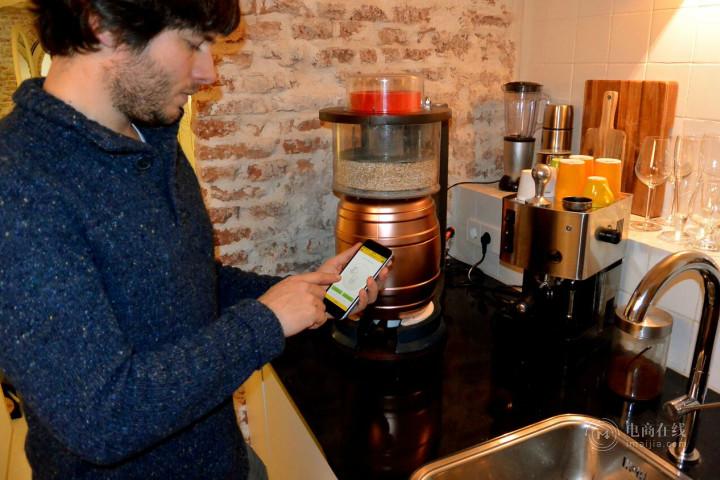 MiniBrew家用智能釀酒機讓你輕易就可自製手工啤酒。